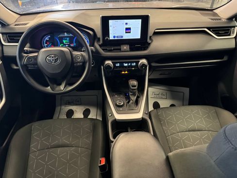 Used 2024 Toyota RAV4 XLE AWD/4WD image 9