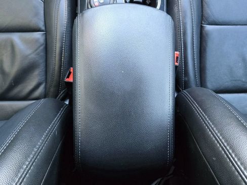 Used 2017 Ford Explorer XLT w/ Equipment Group 202A AWD/4WD image 39