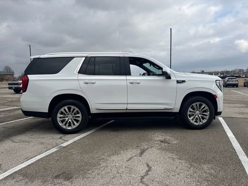 Used 2024 GMC Yukon SLT w/ SLT Premium Package image 7