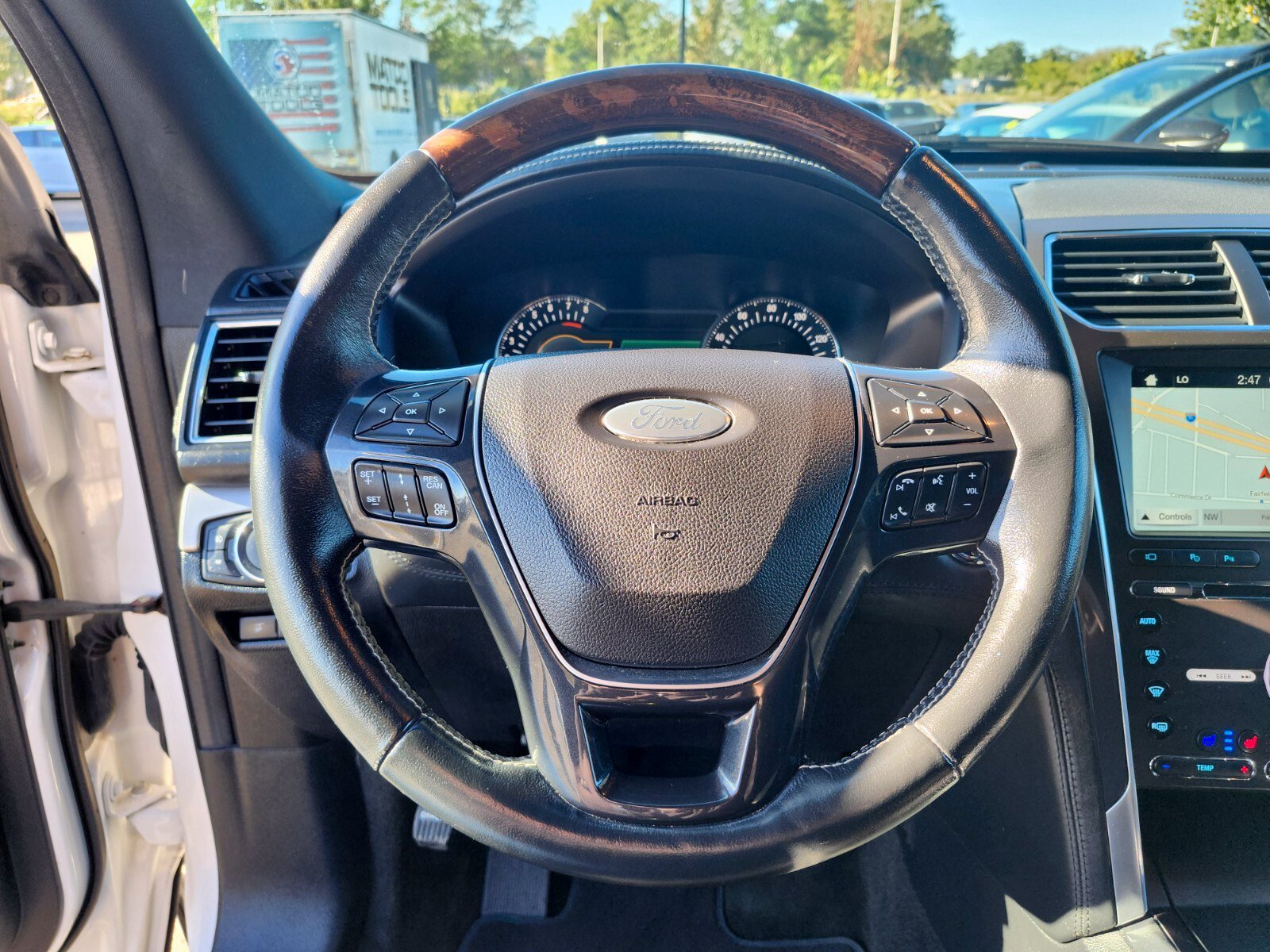 Used 2017 Ford Explorer Platinum AWD/4WD image 25