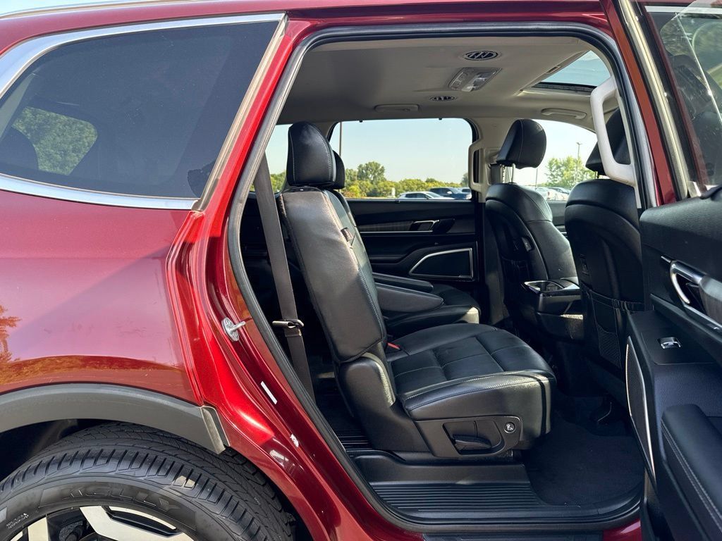 Used 2023 Kia Telluride EX w/ EX Captain's Chair Package AWD/4WD image 13
