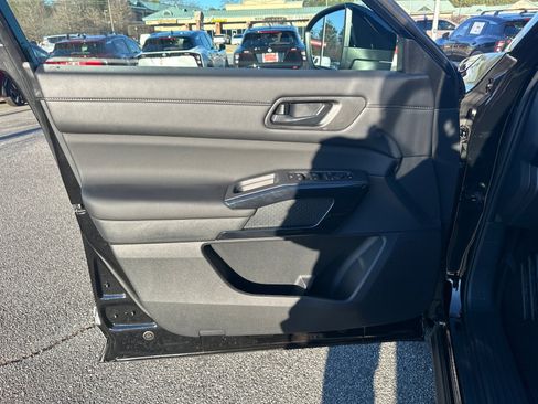 New 2026 Nissan Pathfinder SV image 10