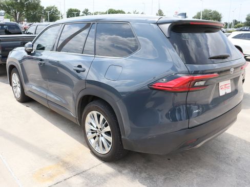 Used 2024 Toyota Grand Highlander AWD image 5