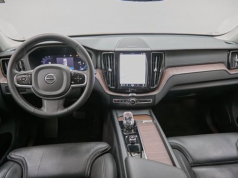 Certified 2023 Volvo XC60 B5 Ultimate w/ Climate Package image 23