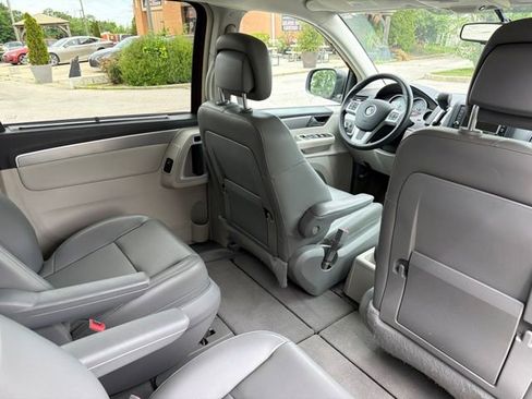 Used 2011 Volkswagen Routan SE FWD image 26