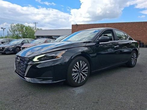 Certified 2023 Nissan Altima 2.5 SV image 3