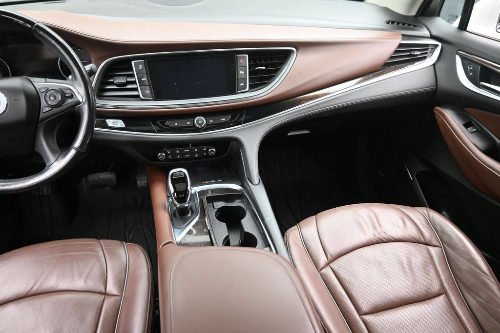 Used 2018 Buick Enclave Avenir w/ Avenir Technology Package AWD/4WD image 16