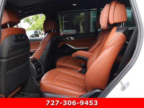 Used 2022 BMW X7 xDrive40i w/ M Sport Package AWD/4WD image 17