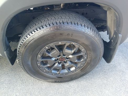 Used 2022 Nissan Frontier PRO-4X w/ Pro-4X Premium Package image 14