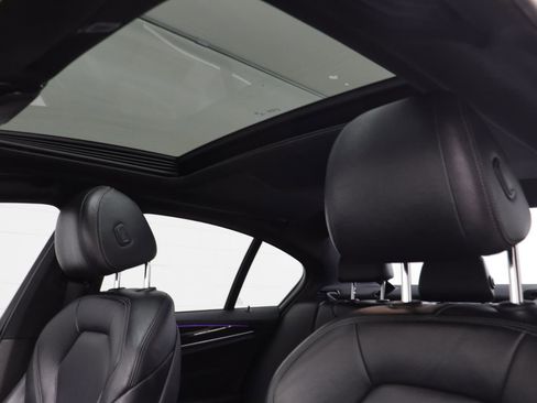 Used 2018 BMW 530i xDrive 530i xDrive image 13