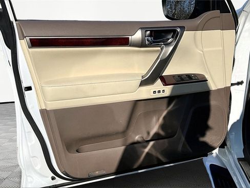 Used 2017 Lexus GX 460 Premium image 17