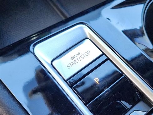 Used 2024 Volkswagen Atlas Cross Sport SEL R-Line image 15