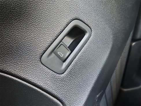 Certified 2025 Volkswagen Atlas Cross Sport SEL image 16