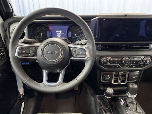 Used 2024 Jeep Wrangler Sahara image 23