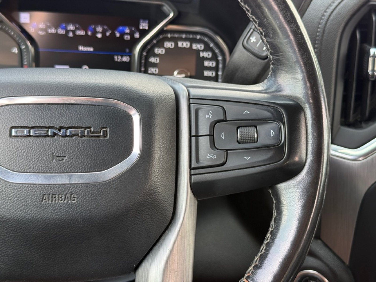 Used 2023 GMC Sierra 2500 Denali w/ Denali Black Diamond Edition AWD/4WD image 23