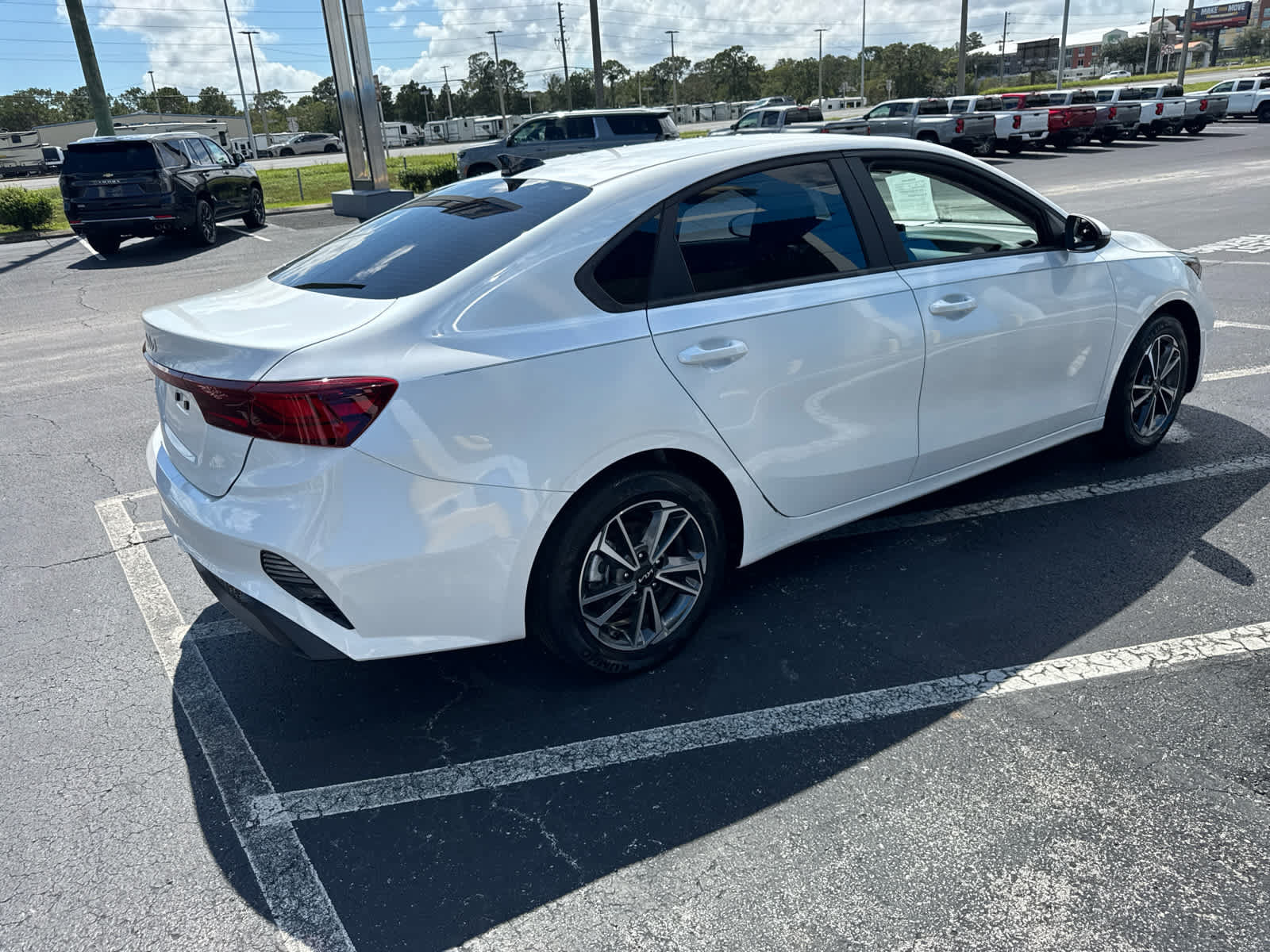 Used 2022 Kia Forte LXS w/ LXS Technology Package FWD image 4