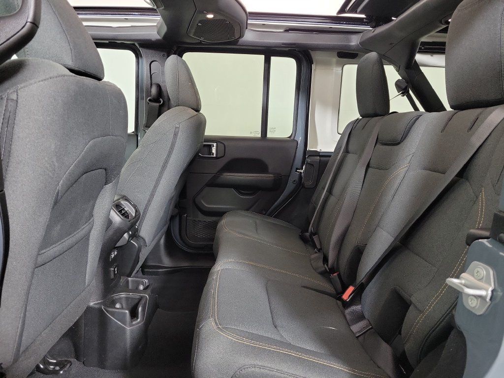 Used 2026 Jeep Wrangler Unlimited Sahara AWD/4WD image 23