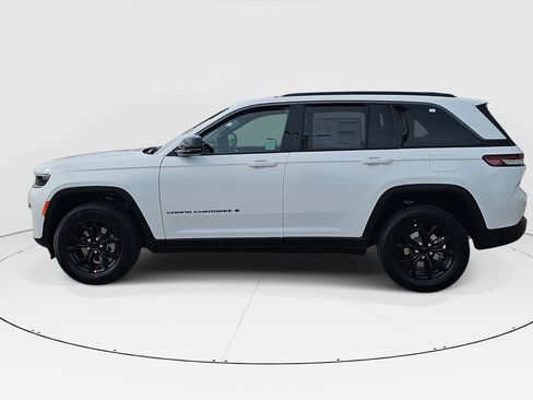 New 2026 Jeep Grand Cherokee Laredo image 6