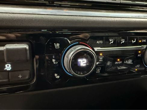 Used 2022 Chevrolet Silverado 1500 High Country w/ LPO, Dark Essentials Package image 19