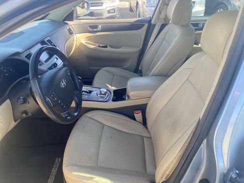 Used 2011 Hyundai Genesis 4.6 RWD image 16