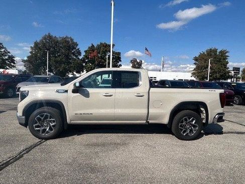 New 2026 GMC Sierra 1500 SLE image 3