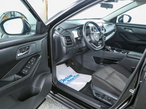 Used 2024 Nissan Rogue SV AWD/4WD image 3