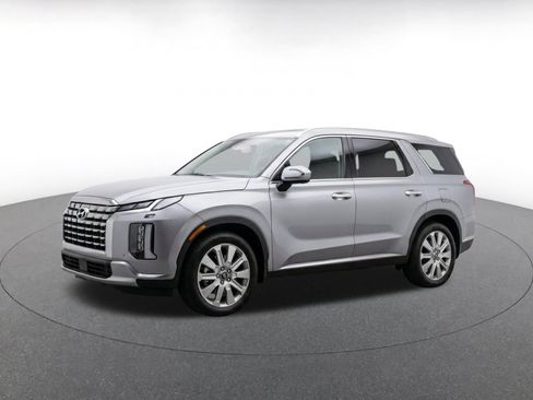 Used 2025 Hyundai Palisade SEL FWD image 3