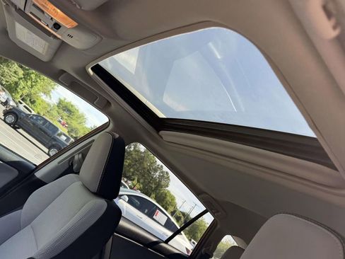 Used 2018 Toyota RAV4 XLE FWD image 19