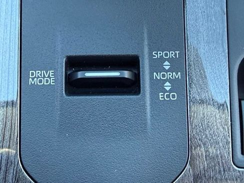 Used 2026 Toyota Highlander Platinum AWD/4WD image 25