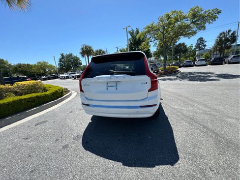 Used 2023 Volvo XC90 B6 Plus image 13