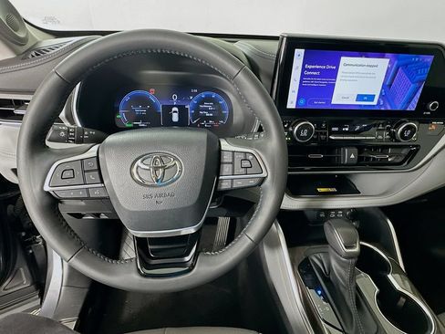 Used 2023 Toyota Highlander Platinum FWD image 11