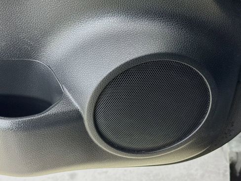 Used 2017 Nissan Rogue SV FWD image 23
