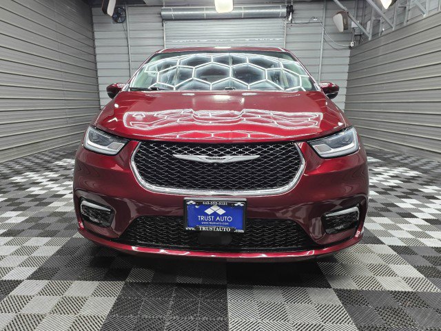 Used 2023 Chrysler Pacifica Touring-L FWD image 4