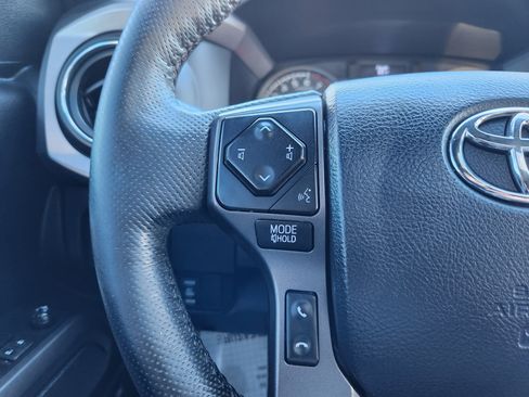 Used 2020 Toyota Tacoma image 24