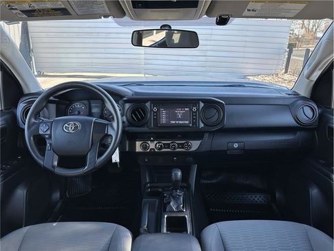 Used 2017 Toyota Tacoma SR image 18