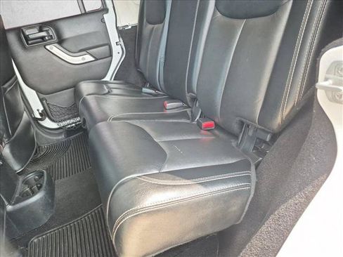 Used 2017 Jeep Wrangler Unlimited Rubicon AWD/4WD image 16