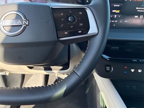 Used 2025 Nissan Murano SV image 24