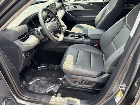 Used 2025 Ford Explorer Active w/ Active Comfort Package image 17