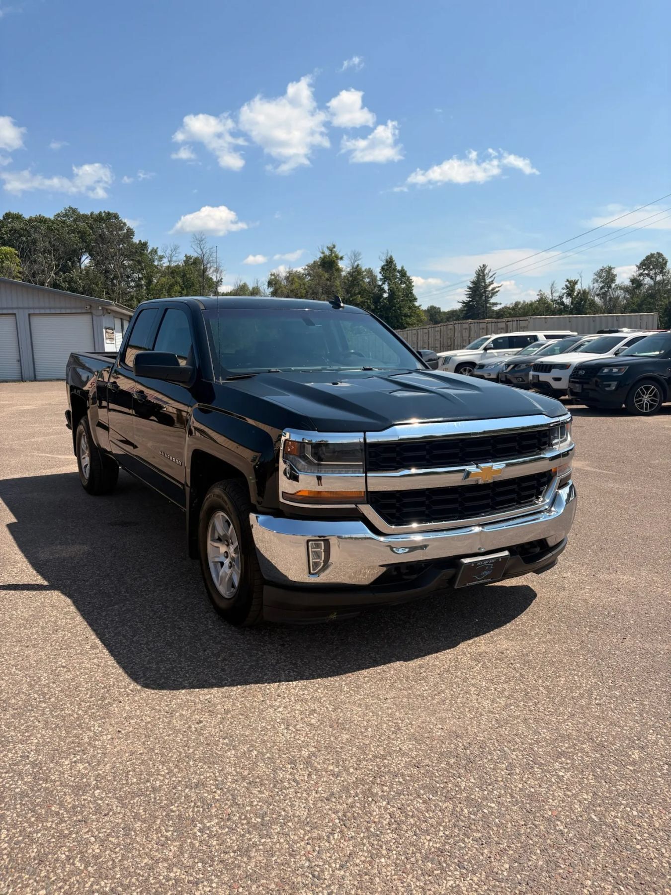 Used 2017 Chevrolet Silverado 1500 LT w/ All Star Edition AWD/4WD image 2