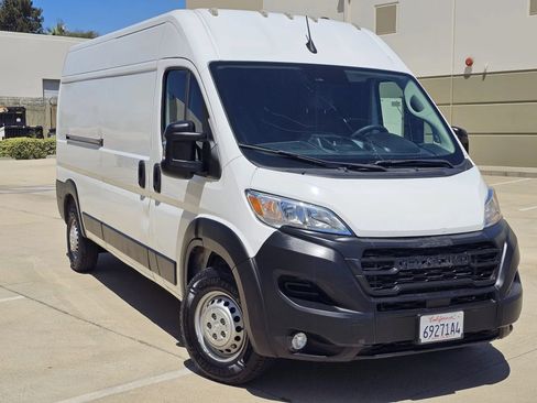 Used 2025 RAM ProMaster 2500 w/ Convenience Group FWD image 4