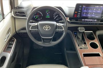 Used 2023 Toyota Sienna XLE FWD image 8