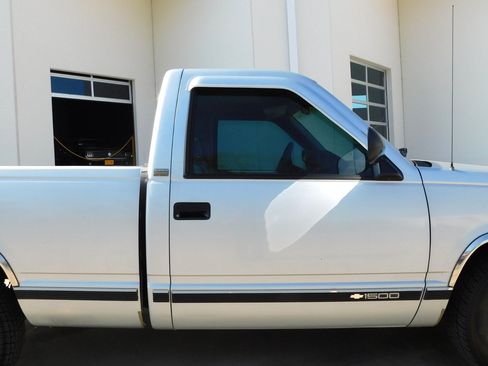 Used 1993 Chevrolet Silverado 1500 2WD Regular Cab image 30