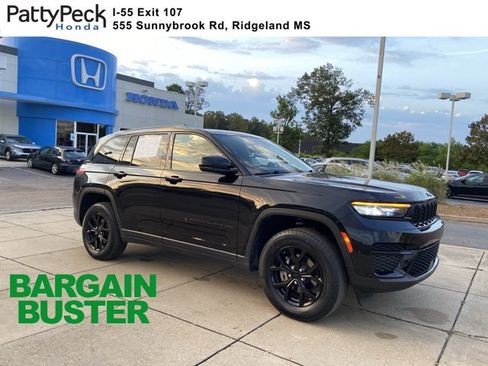 Used 2024 Jeep Grand Cherokee Altitude RWD image 1