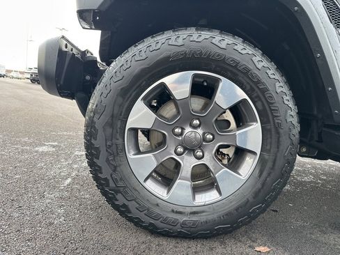 Used 2018 Jeep Wrangler Unlimited Sahara image 16