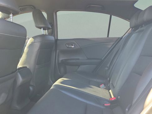 Used 2017 Honda Accord Sport image 12