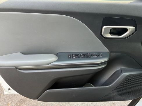 Used 2025 Kia K4 LXS image 18