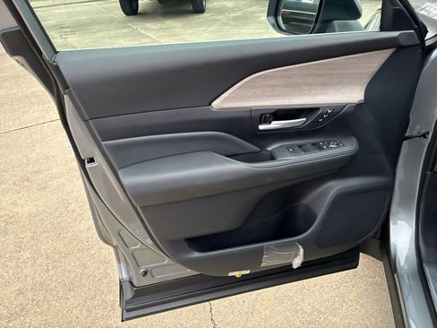 New 2026 Toyota Grand Highlander Limited image 12