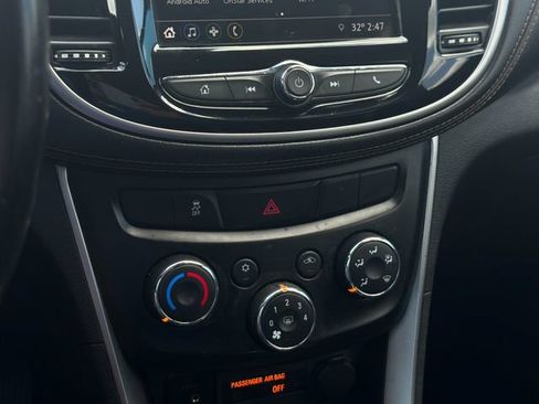 Used 2019 Chevrolet Trax LT w/ LT Convenience Package FWD image 20