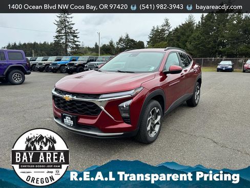 Used 2025 Chevrolet Trax LT FWD image 1