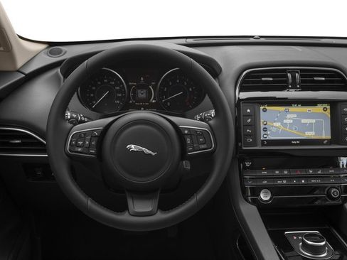Used 2017 Jaguar F-PACE Premium AWD/4WD image 7